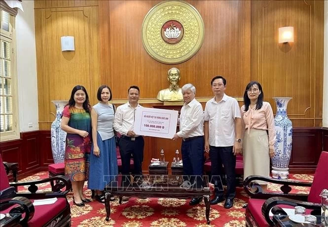 Người Việt tại Anh và Hàn Quốc tiếp tục chia sẻ khó khăn với đồng bào trong nước Người Việt tại Anh và Hàn Quốc tiếp tục chia sẻ khó khăn với đồng bào trong nước