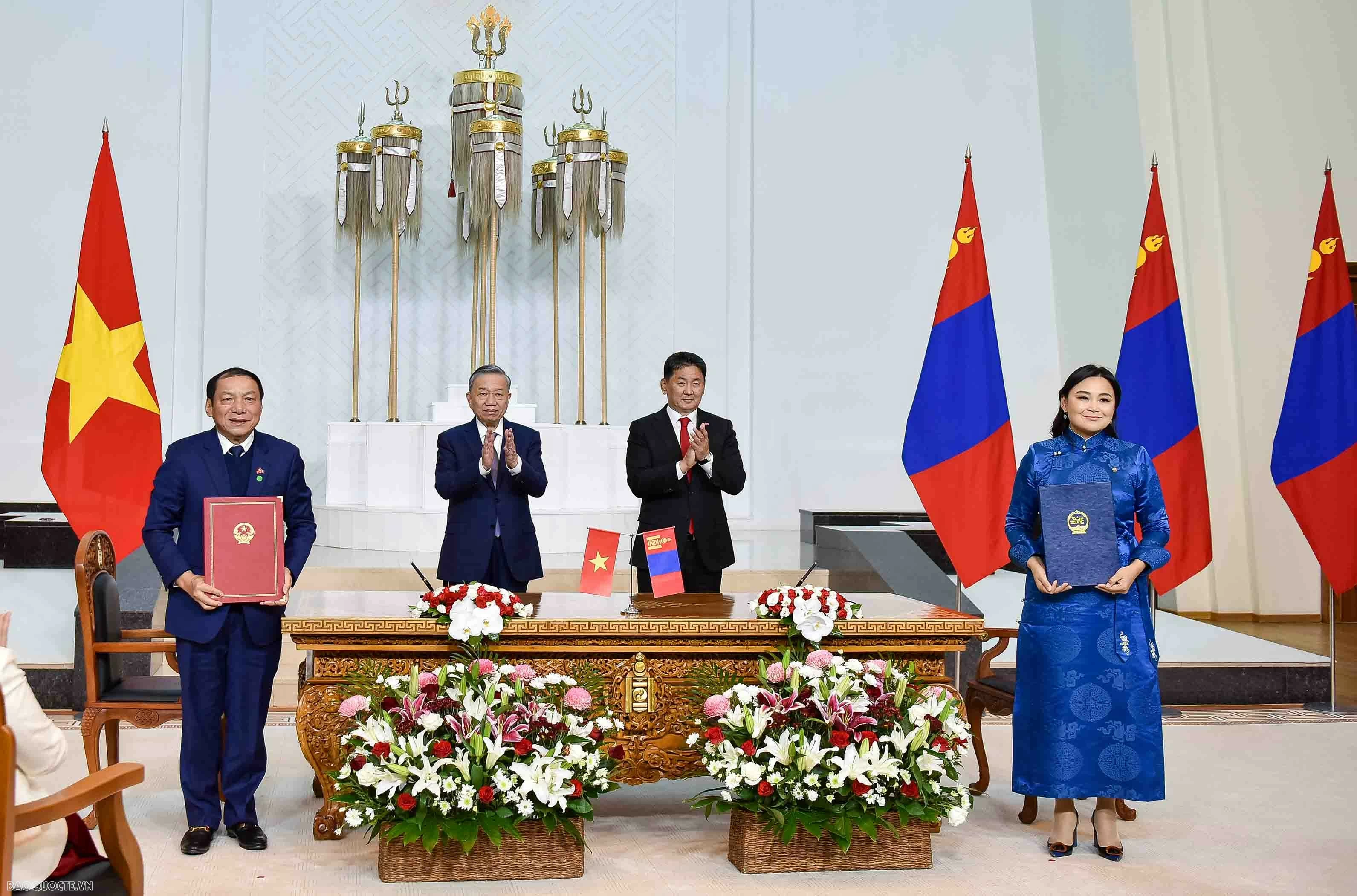 Việt Nam và Mông Cổ ký kết Bản ghi nhớ về hợp tác du lịch Việt Nam và Mông Cổ ký kết Bản ghi nhớ về hợp tác du lịch