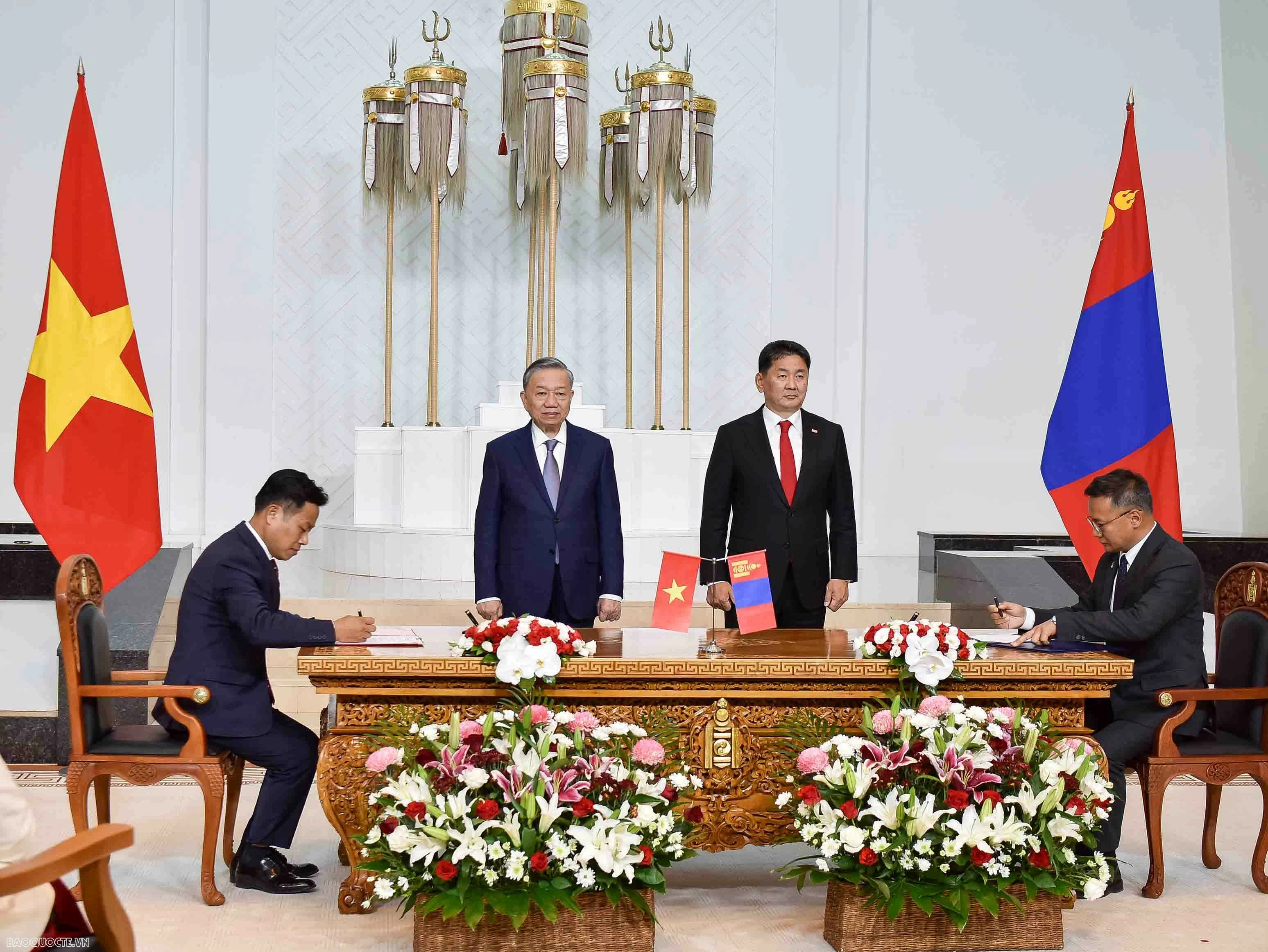 Việt Nam và Mông Cổ ký kết nhiều văn kiện hợp tác Việt Nam và Mông Cổ ký kết nhiều văn kiện hợp tác