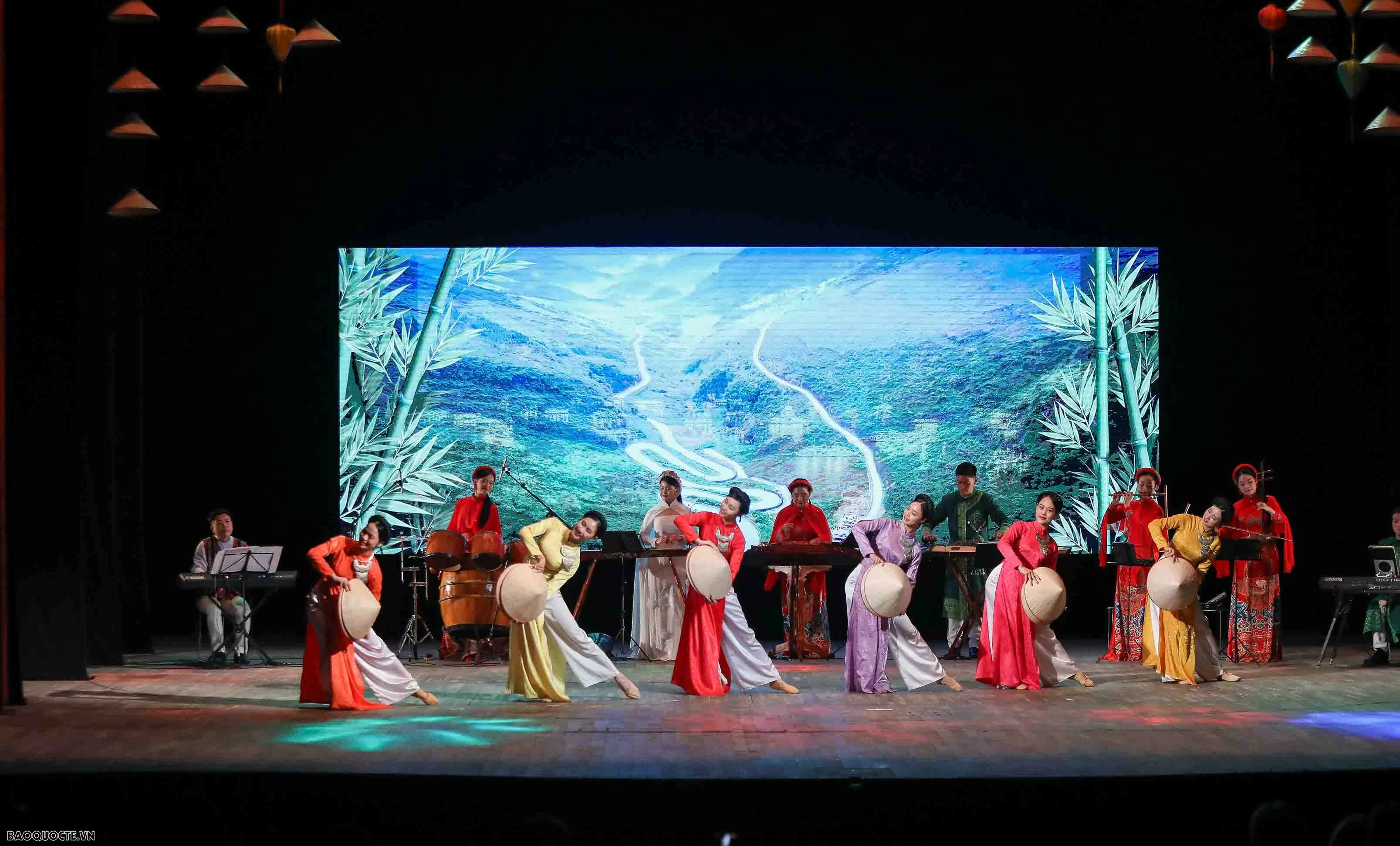 Tổng Bí thư, Chủ tịch nước Tô Lâm và Tổng thống Ukhnaagiin Khurelsukh dự Lễ khai mạc Ngày Văn hóa Việt Nam tại Mông Cổ năm 2024 Tổng Bí thư, Chủ tịch nước Tô Lâm và Tổng thống Ukhnaagiin Khurelsukh dự Lễ khai mạc Ngày Văn hóa Việt Nam tại Mông Cổ năm 2024