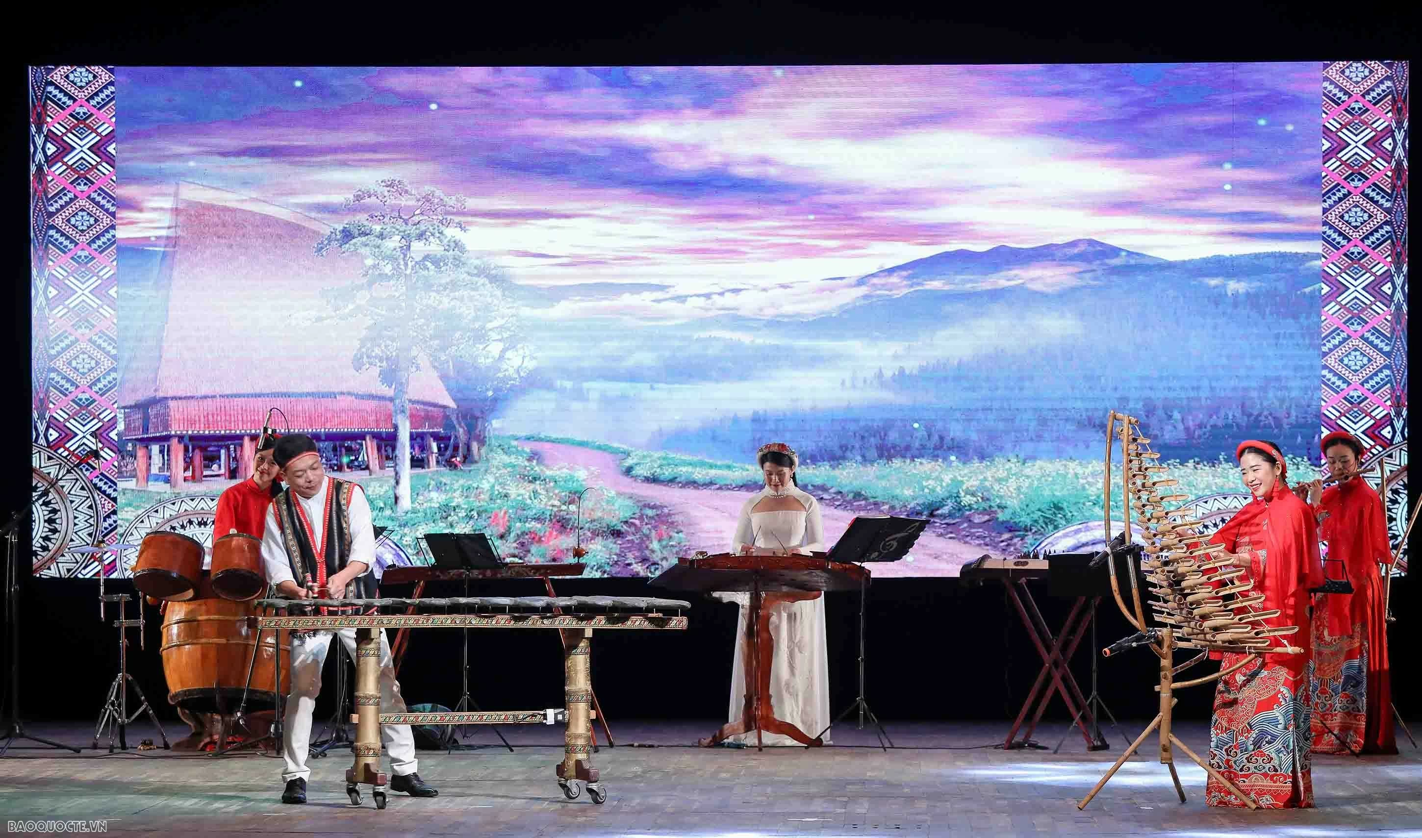 Tổng Bí thư, Chủ tịch nước Tô Lâm và Tổng thống Ukhnaagiin Khurelsukh dự Lễ khai mạc Ngày Văn hóa Việt Nam tại Mông Cổ năm 2024 Tổng Bí thư, Chủ tịch nước Tô Lâm và Tổng thống Ukhnaagiin Khurelsukh dự Lễ khai mạc Ngày Văn hóa Việt Nam tại Mông Cổ năm 2024