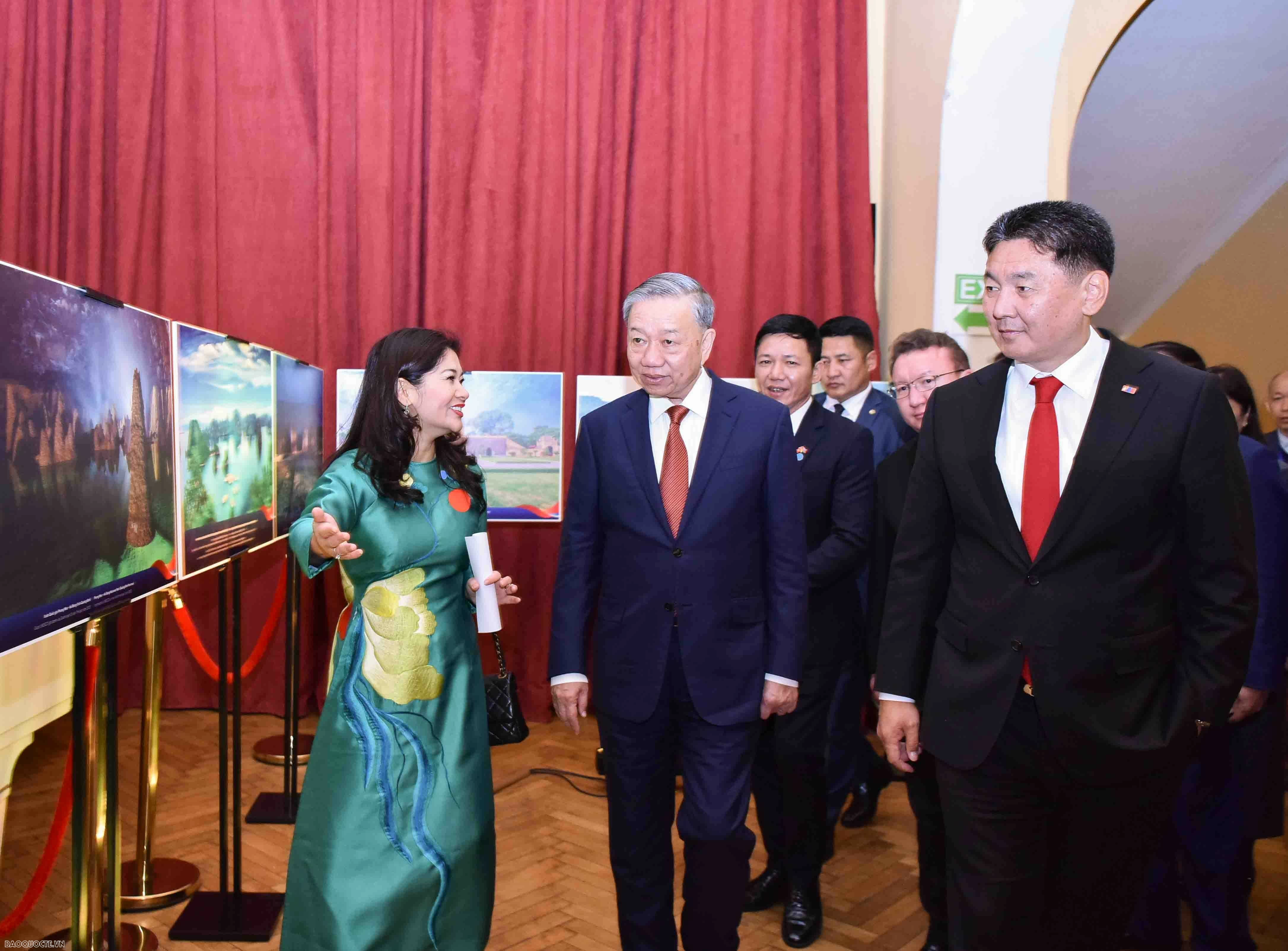 Tổng Bí thư, Chủ tịch nước Tô Lâm và Tổng thống Ukhnaagiin Khurelsukh dự Lễ khai mạc Ngày Văn hóa Việt Nam tại Mông Cổ năm 2024 Tổng Bí thư, Chủ tịch nước Tô Lâm và Tổng thống Ukhnaagiin Khurelsukh dự Lễ khai mạc Ngày Văn hóa Việt Nam tại Mông Cổ năm 2024
