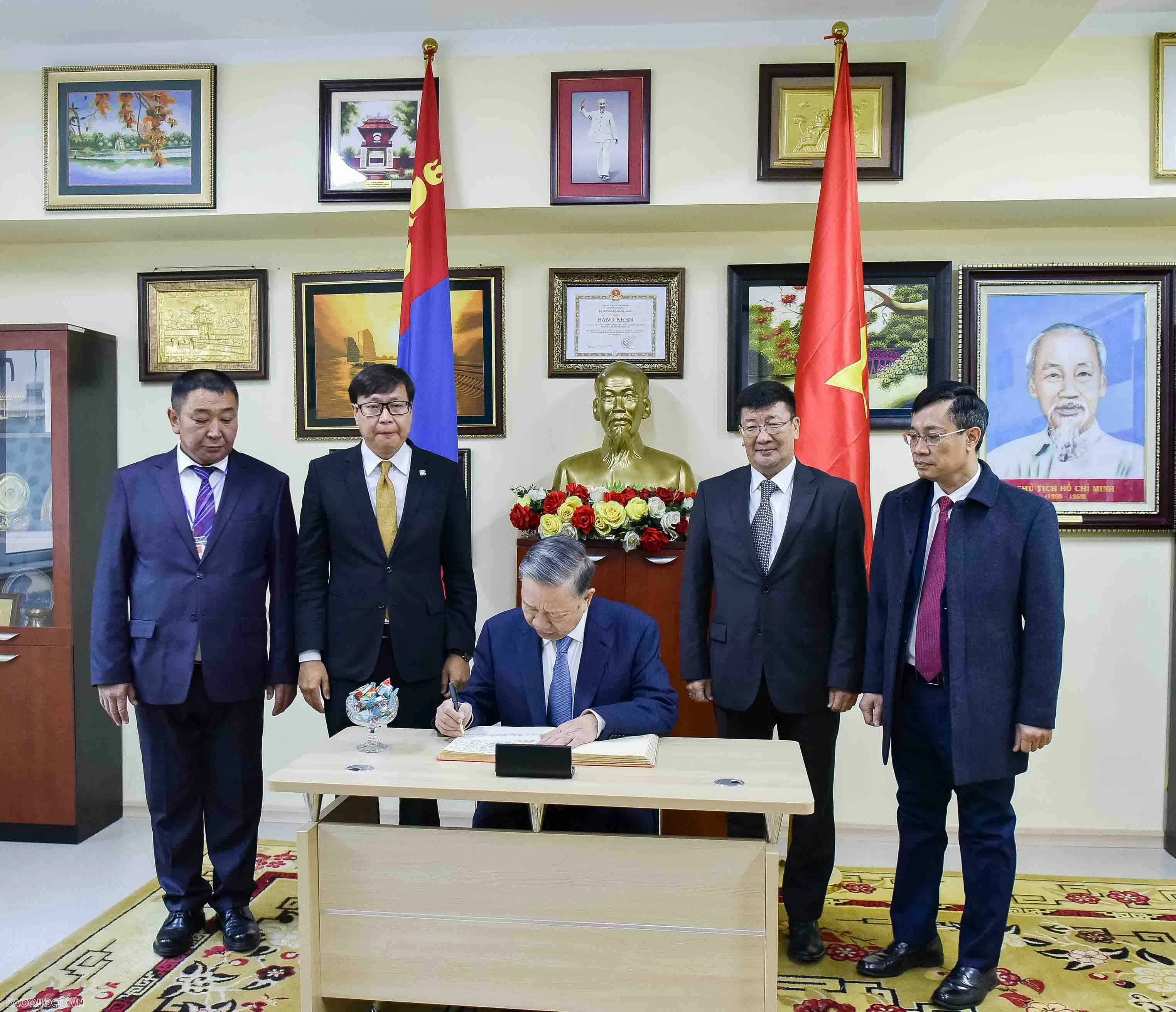 Tổng Bí thư, Chủ tịch nước Tô Lâm thăm Trường mang tên Chủ tịch Hồ Chí Minh tại Mông Cổ Tổng Bí thư, Chủ tịch nước Tô Lâm thăm Trường mang tên Chủ tịch Hồ Chí Minh tại Mông Cổ
