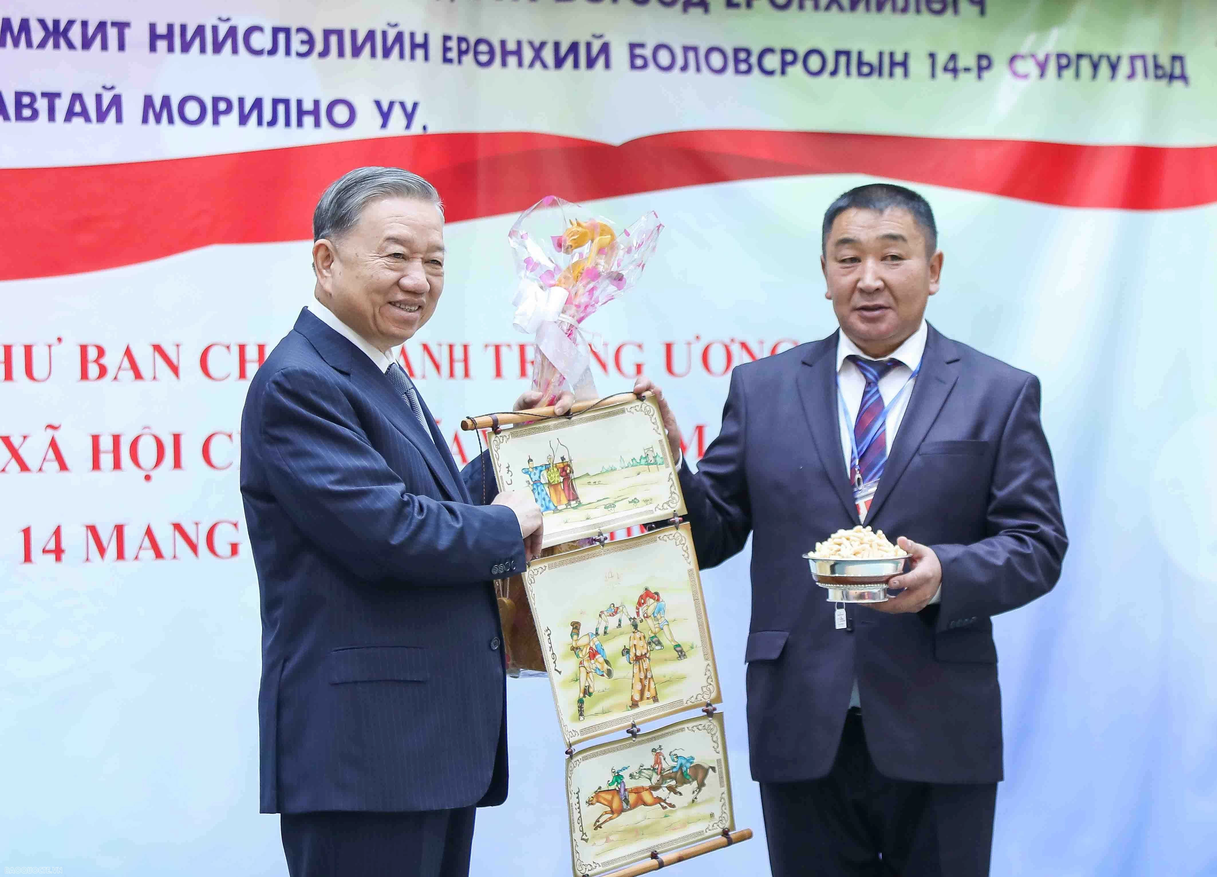 Tổng Bí thư, Chủ tịch nước Tô Lâm thăm Trường mang tên Chủ tịch Hồ Chí Minh tại Mông Cổ Tổng Bí thư, Chủ tịch nước Tô Lâm thăm Trường mang tên Chủ tịch Hồ Chí Minh tại Mông Cổ