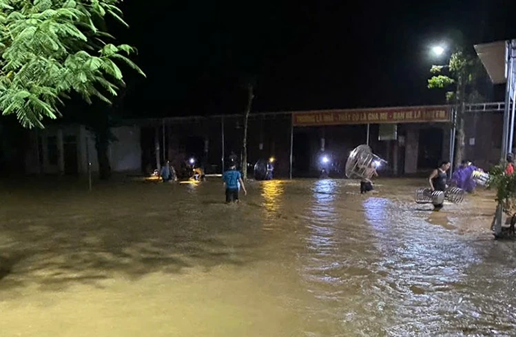 Hai huyện biên giới Nghệ An xuất hiện lũ ống, sạt lở đất trong đêm Hai huyện biên giới Nghệ An xuất hiện lũ ống, sạt lở đất trong đêm