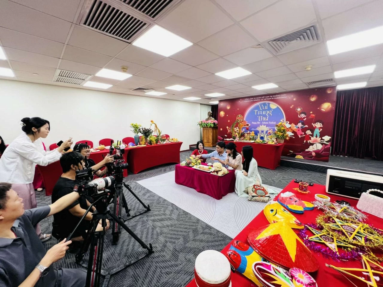 Tết Trung thu Việt Nam lên sóng Đài Truyền hình tỉnh Quảng Đông, Trung Quốc Tết Trung thu Việt Nam lên sóng Đài Truyền hình tỉnh Quảng Đông, Trung Quốc