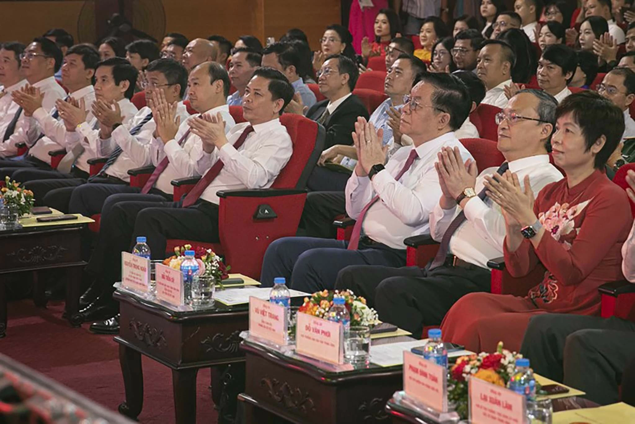 Bộ Ngoại giao giành 1 giải Nhất và nhiều giải thưởng tại Cuộc thi chính luận về bảo vệ nền tảng tư tưởng của Đảng năm 2024 Bộ Ngoại giao giành 1 giải Nhất và nhiều giải thưởng tại Cuộc thi chính luận về bảo vệ nền tảng tư tưởng của Đảng năm 2024