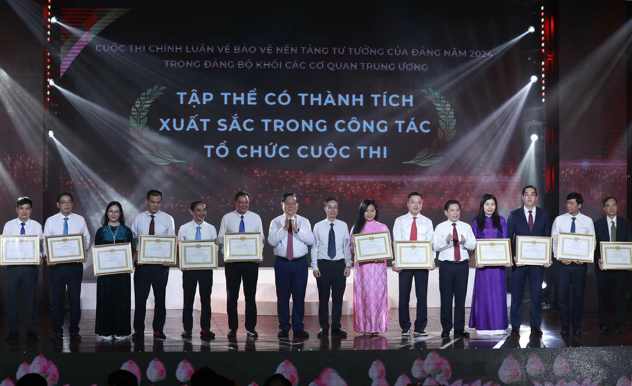 Bộ Ngoại giao giành 1 giải Nhất và nhiều giải thưởng tại Cuộc thi chính luận về bảo vệ nền tảng tư tưởng của Đảng năm 2024 Bộ Ngoại giao giành 1 giải Nhất và nhiều giải thưởng tại Cuộc thi chính luận về bảo vệ nền tảng tư tưởng của Đảng năm 2024