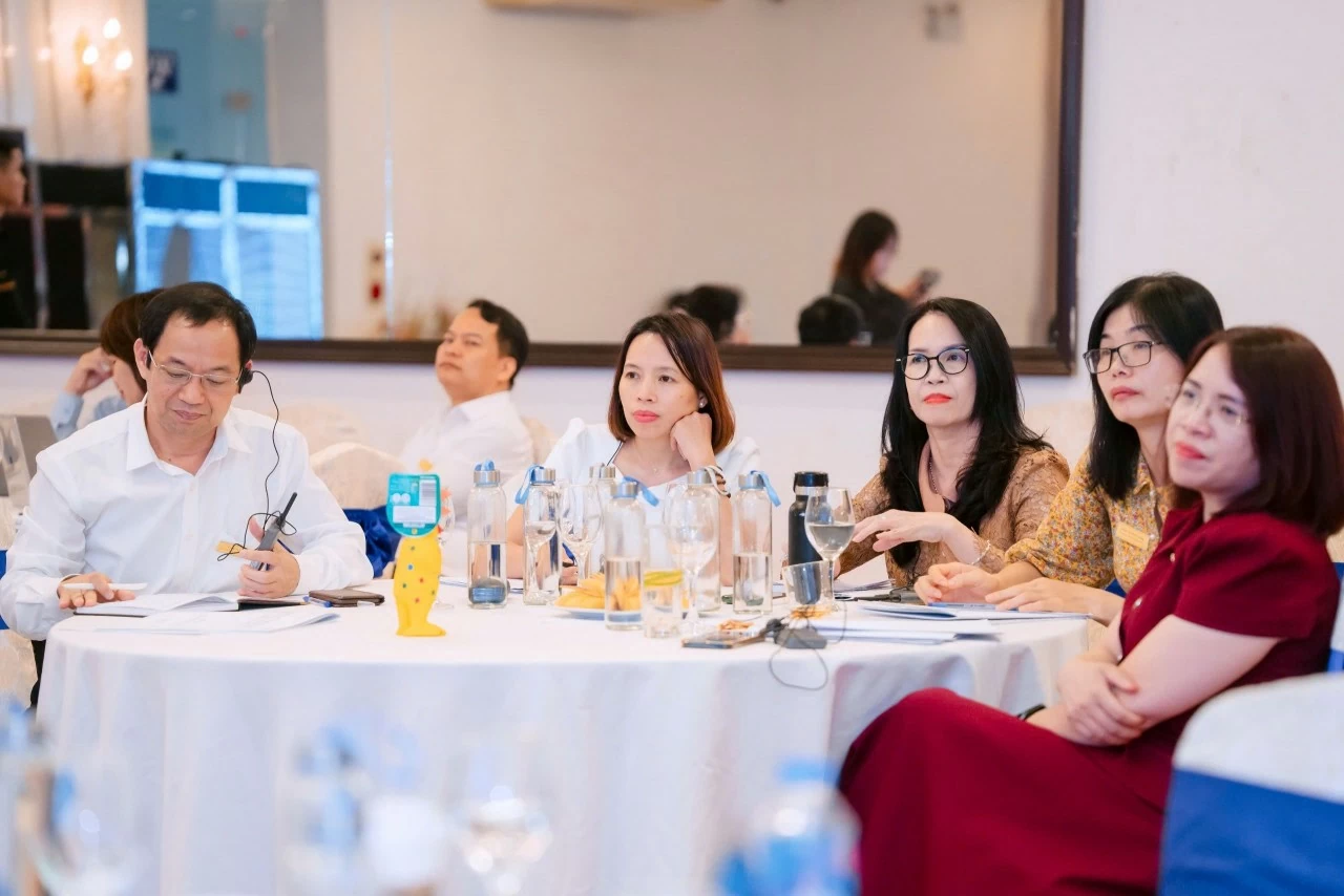 Gần 20 học viên tham gia khóa học 'Chứng chỉ lãnh đạo chiến lược về các vấn đề khu vực công và quốc tế' Gần 20 học viên tham gia khóa học 'Chứng chỉ lãnh đạo chiến lược về các vấn đề khu vực công và quốc tế'