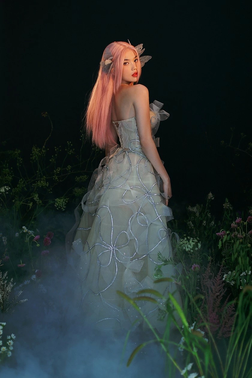 Hình ảnh người mẫu Ngọc Trinh hóa thần tiên Hình ảnh người mẫu Ngọc Trinh hóa thần tiên