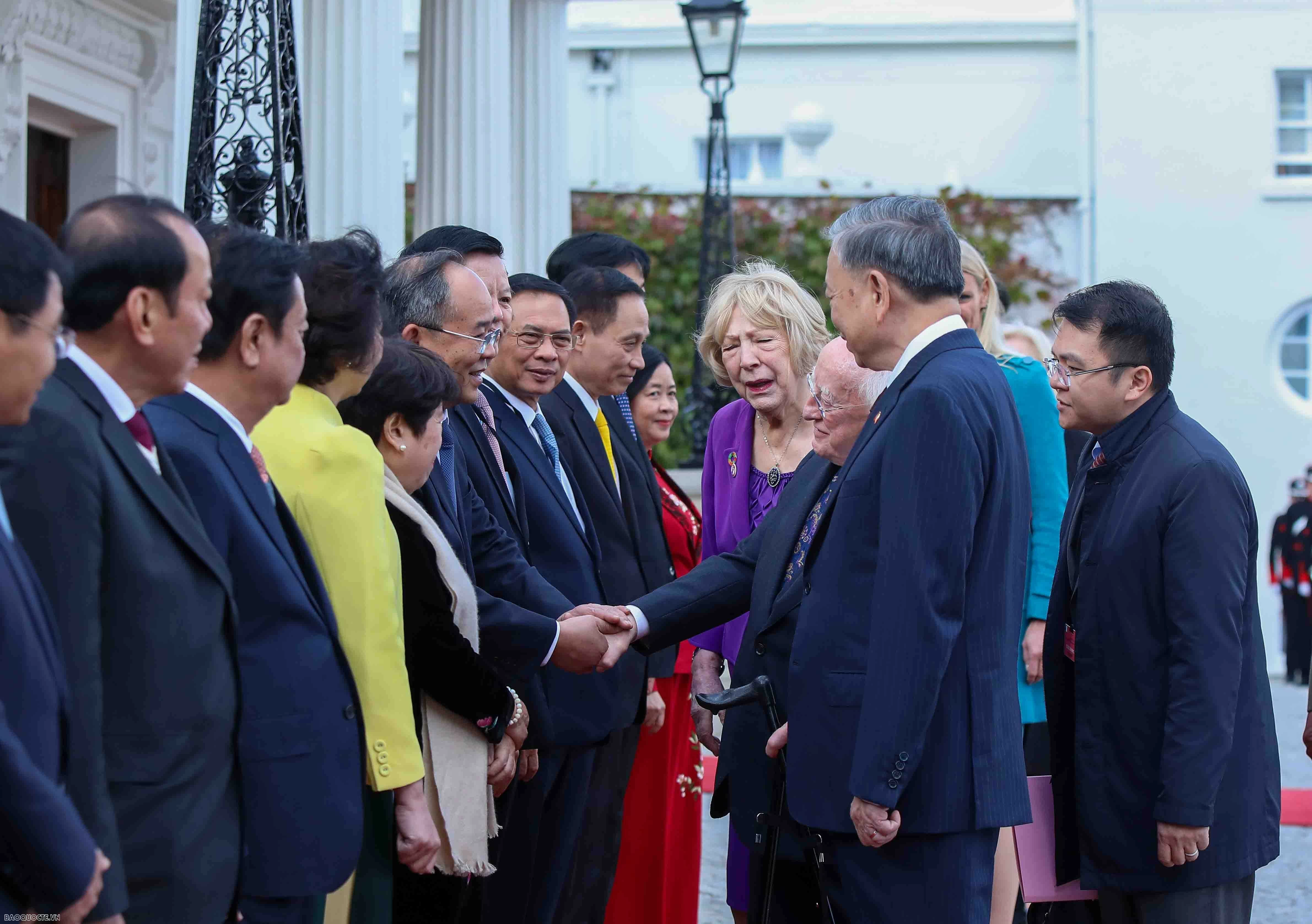 Lễ đón chính thức Tổng Bí thư, Chủ tịch nước Tô Lâm tại thủ đô Dublin, Ireland Lễ đón chính thức Tổng Bí thư, Chủ tịch nước Tô Lâm tại thủ đô Dublin, Ireland