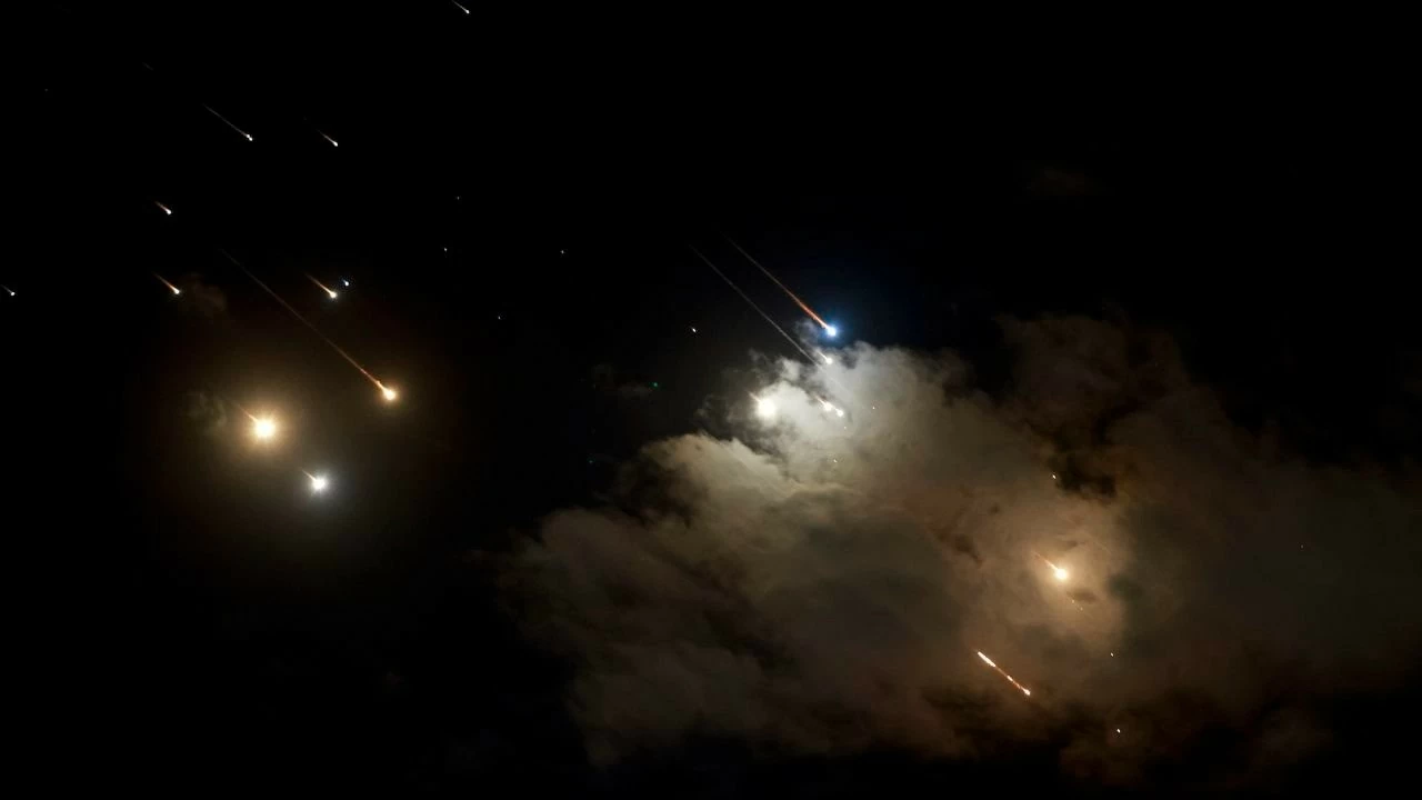 Tin thế giới 2/10: Iran tấn công Israel khiến Trung Đông thành 'lò lửa', Ukraine đánh mất thị trấn chiến lược, Nhật Bản nói gì về 'NATO châu Á'? Tin thế giới 2/10: Iran tấn công Israel khiến Trung Đông thành 'lò lửa', Ukraine đánh mất thị trấn chiến lược, Nhật Bản nói gì về 'NATO châu Á'?