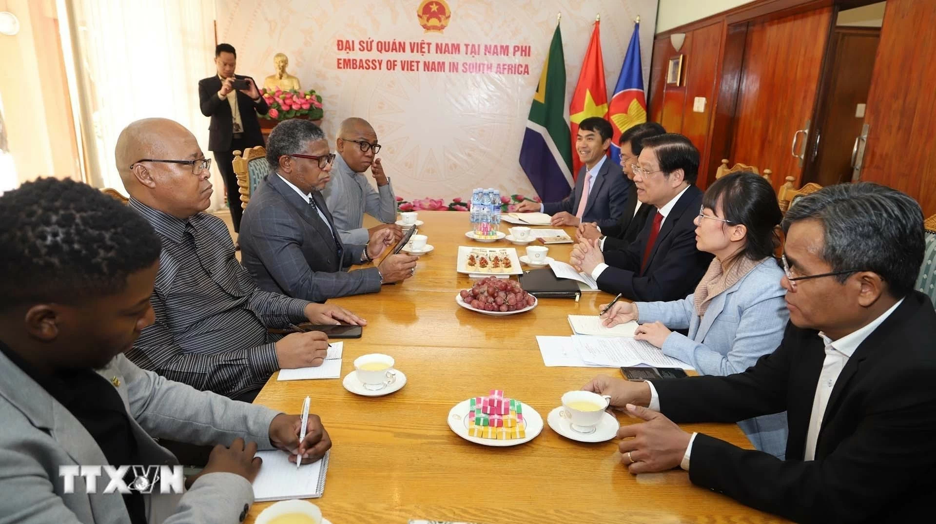 Củng cố quan hệ hữu nghị, truyền thống và nâng cao hiệu quả hợp tác Việt Nam-Nam Phi Củng cố quan hệ hữu nghị, truyền thống và nâng cao hiệu quả hợp tác Việt Nam-Nam Phi