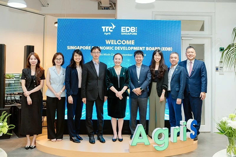 EDB thể hiện thiện chí tham gia vào chuỗi giá trị kinh tế nông nghiệp bền vững của TTC AgriS tại buổi gặp gỡ giữa 2 bên trong ngày 10/9/2024. EDB thể hiện thiện chí tham gia vào chuỗi giá trị kinh tế nông nghiệp bền vững của TTC AgriS tại buổi gặp gỡ giữa 2 bên trong ngày 10/9/2024.