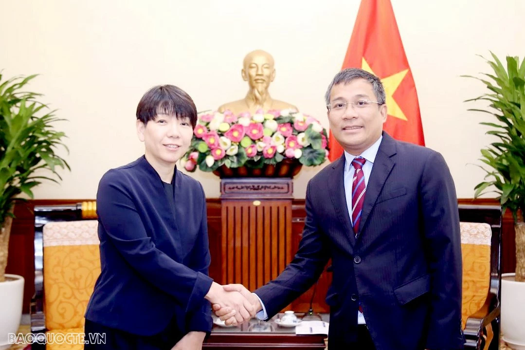 Thứ trưởng thường trực Nguyễn Minh Vũ tiếp Giám đốc phụ trách khu vực châu Á - Thái Bình Dương, Ngân hàng Hợp tác quốc tế Nhật Bản (JBIC). Thứ trưởng Thường trực Bộ Ngoại giao Nguyễn Minh Vũ tiếp Giám đốc phụ trách khu vực châu Á - Thái Bình Dương, Ngân hàng Hợp tác quốc tế Nhật Bản
