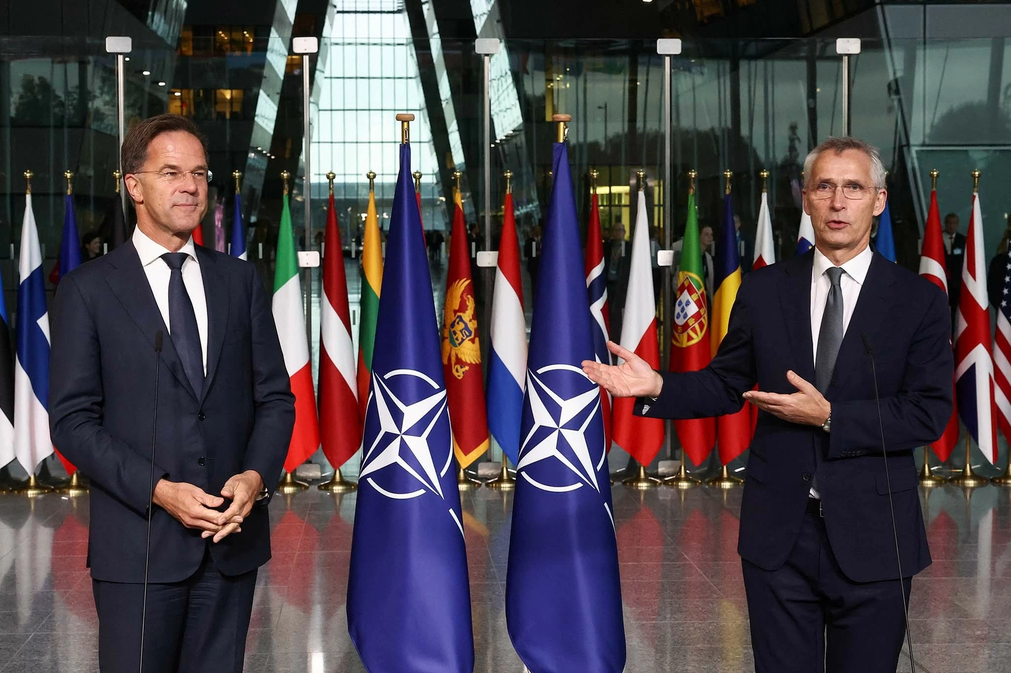 Thách thức người cầm lái NATO Thách thức người cầm lái NATO