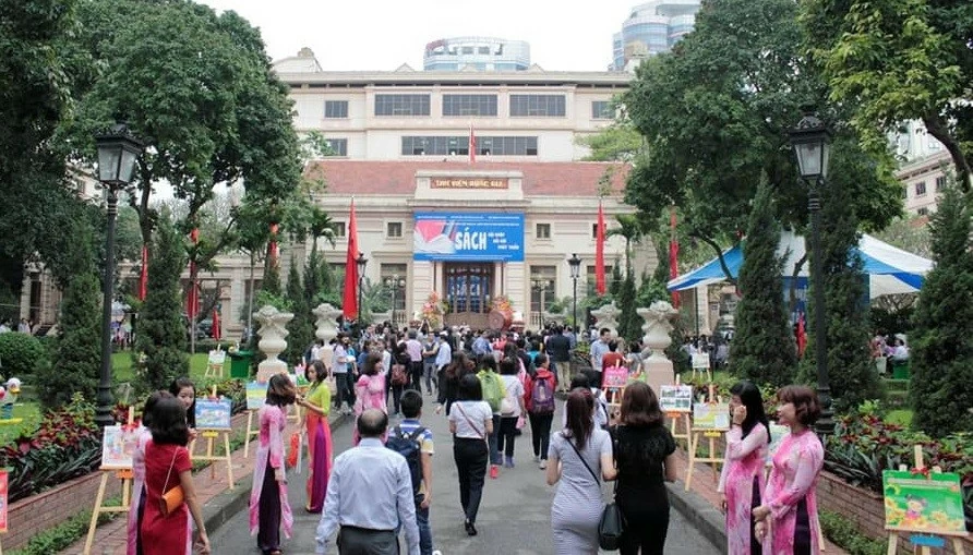 Triển lãm sách chào mừng 70 năm Ngày Giải phóng Thủ đô Triển lãm sách chào mừng 70 năm Ngày Giải phóng Thủ đô