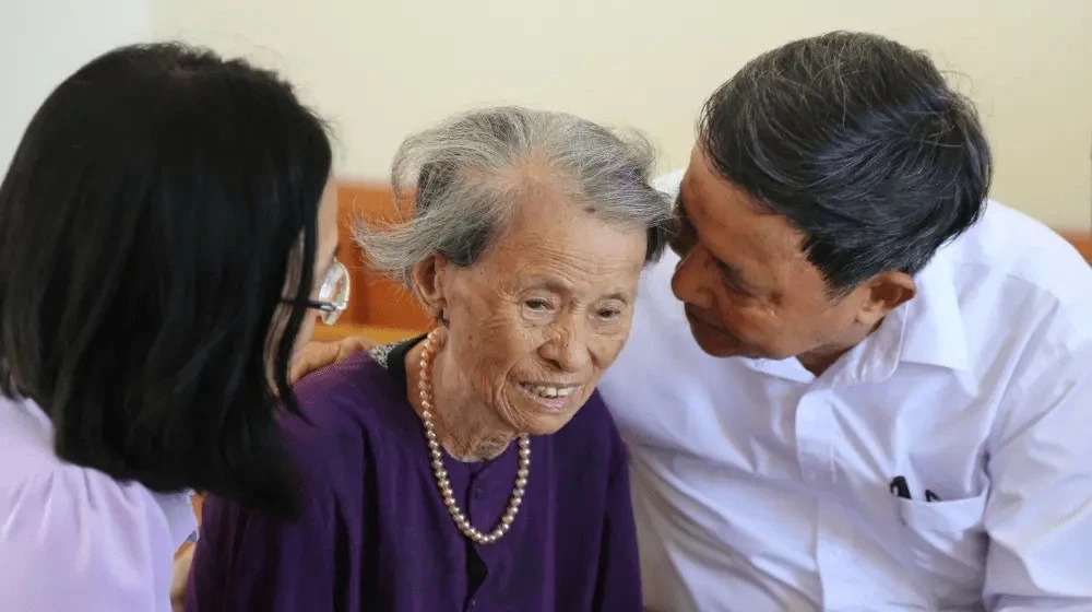 Ngày quốc tế Người cao tuổi: Tia sáng hy vọng - Già đi với phẩm giá Ngày quốc tế Người cao tuổi: Tia sáng hy vọng - Già đi với phẩm giá