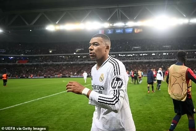 Real Madrid thua Lille, em trai ăn mừng tưng bừng trên nỗi đau của Mbappe Real Madrid thua Lille, em trai ăn mừng tưng bừng trên nỗi đau của Mbappe