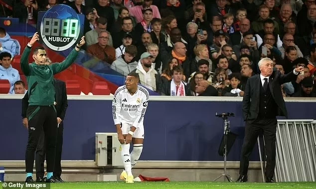 Real Madrid thua Lille, em trai ăn mừng tưng bừng trên nỗi đau của Mbappe Real Madrid thua Lille, em trai ăn mừng tưng bừng trên nỗi đau của Mbappe