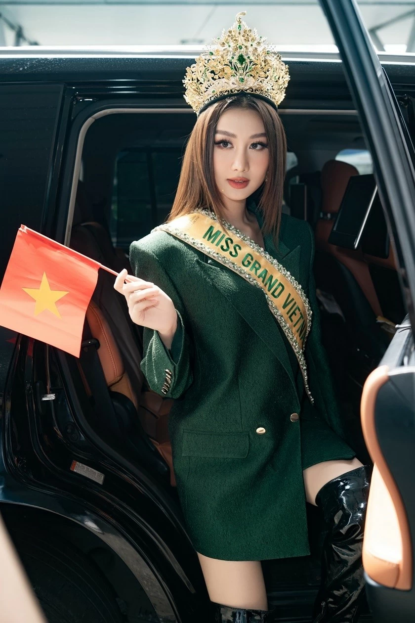 Gia đình và bạn bè tiễn Hoa hậu Quế Anh lên đường dự thi Hoa hậu Hòa bình quốc tế 2024 Gia đình và bạn bè tiễn Hoa hậu Quế Anh lên đường dự thi Hoa hậu Hòa bình quốc tế 2024