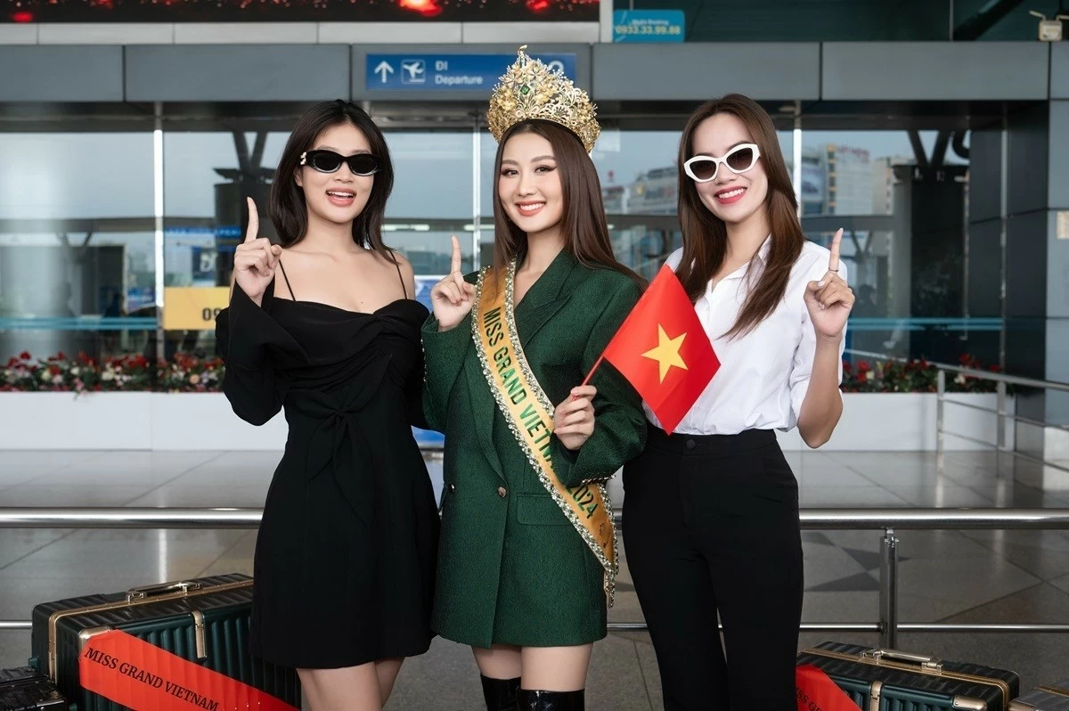 Gia đình và bạn bè tiễn Hoa hậu Quế Anh lên đường dự thi Hoa hậu Hòa bình quốc tế 2024 Gia đình và bạn bè tiễn Hoa hậu Quế Anh lên đường dự thi Hoa hậu Hòa bình quốc tế 2024
