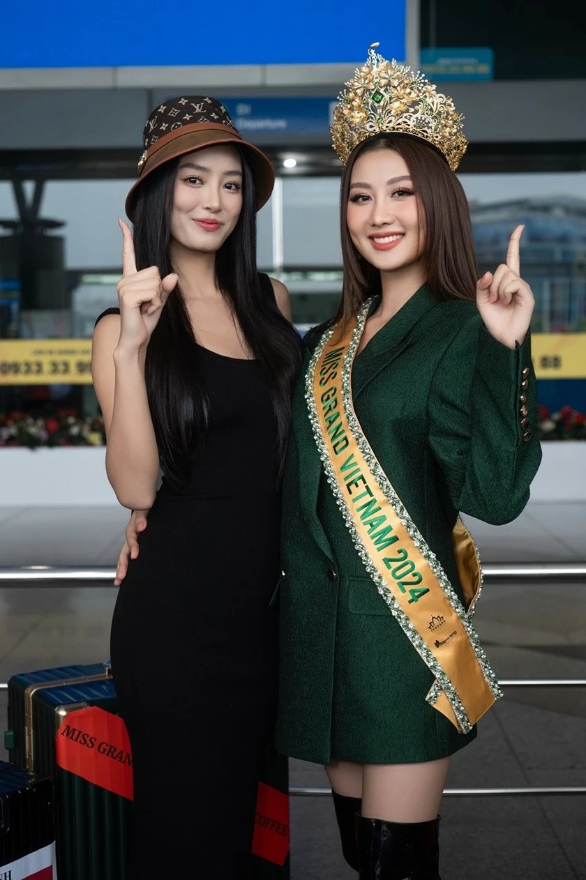 Gia đình và bạn bè tiễn Hoa hậu Quế Anh lên đường dự thi Hoa hậu Hòa bình quốc tế 2024 Gia đình và bạn bè tiễn Hoa hậu Quế Anh lên đường dự thi Hoa hậu Hòa bình quốc tế 2024