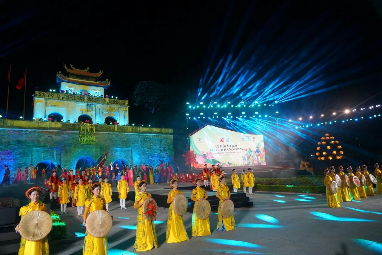 Đêm khai mạc của Lễ hội với chủ đề Lễ hội Áo dài Du lịch Hà Nội 2024: Sự kiện đặc biệt chào mừng kỷ niệm 70 năm Ngày Giải phóng Thủ đô