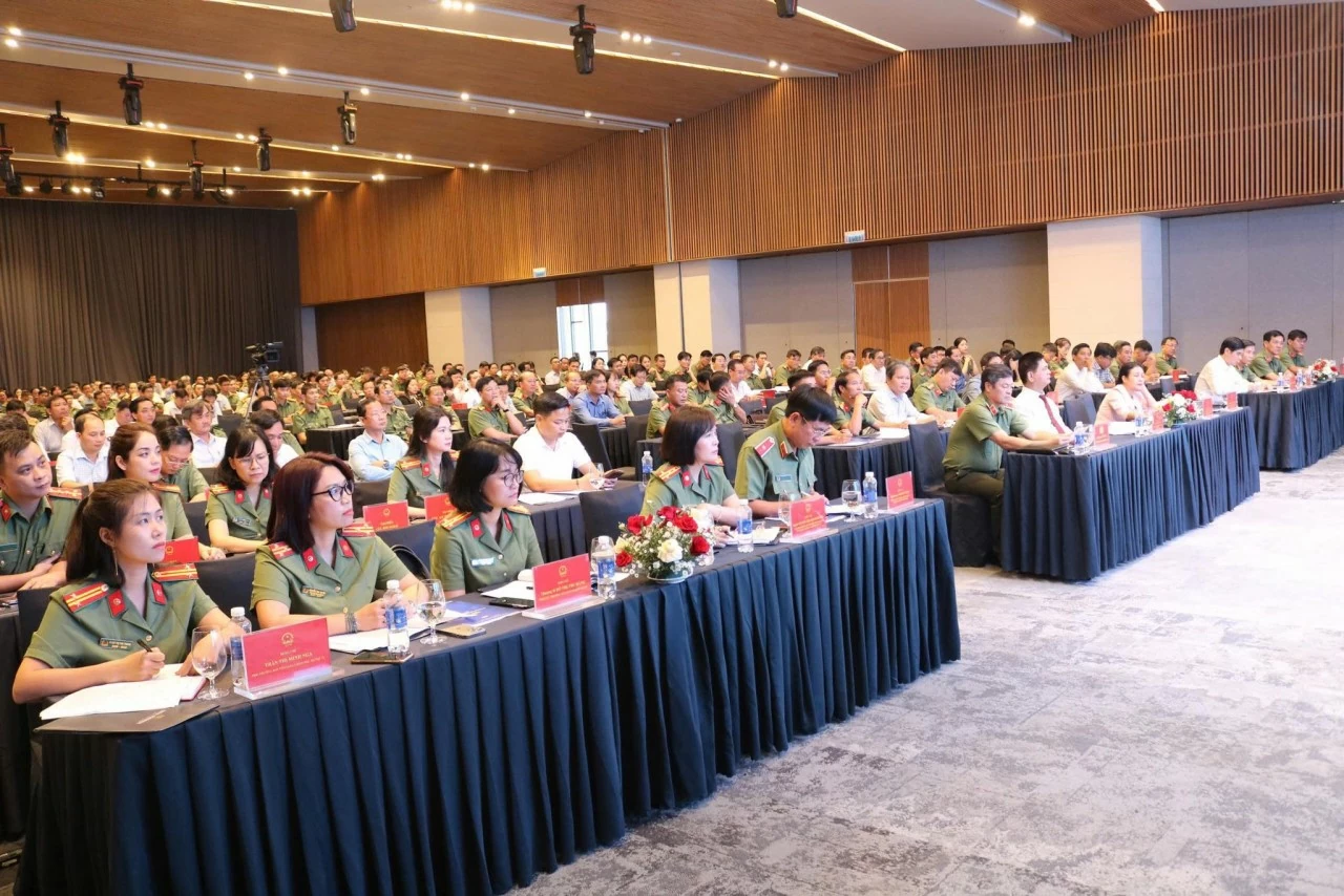 Để công tác nhân quyền gắn kết chặt chẽ từ Trung ương đến địa phương Để công tác nhân quyền gắn kết chặt chẽ từ Trung ương đến địa phương