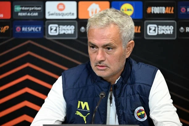 Mourinho xem xét dẫn dắt Everton. Mourinho xem xét dẫn dắt Everton.