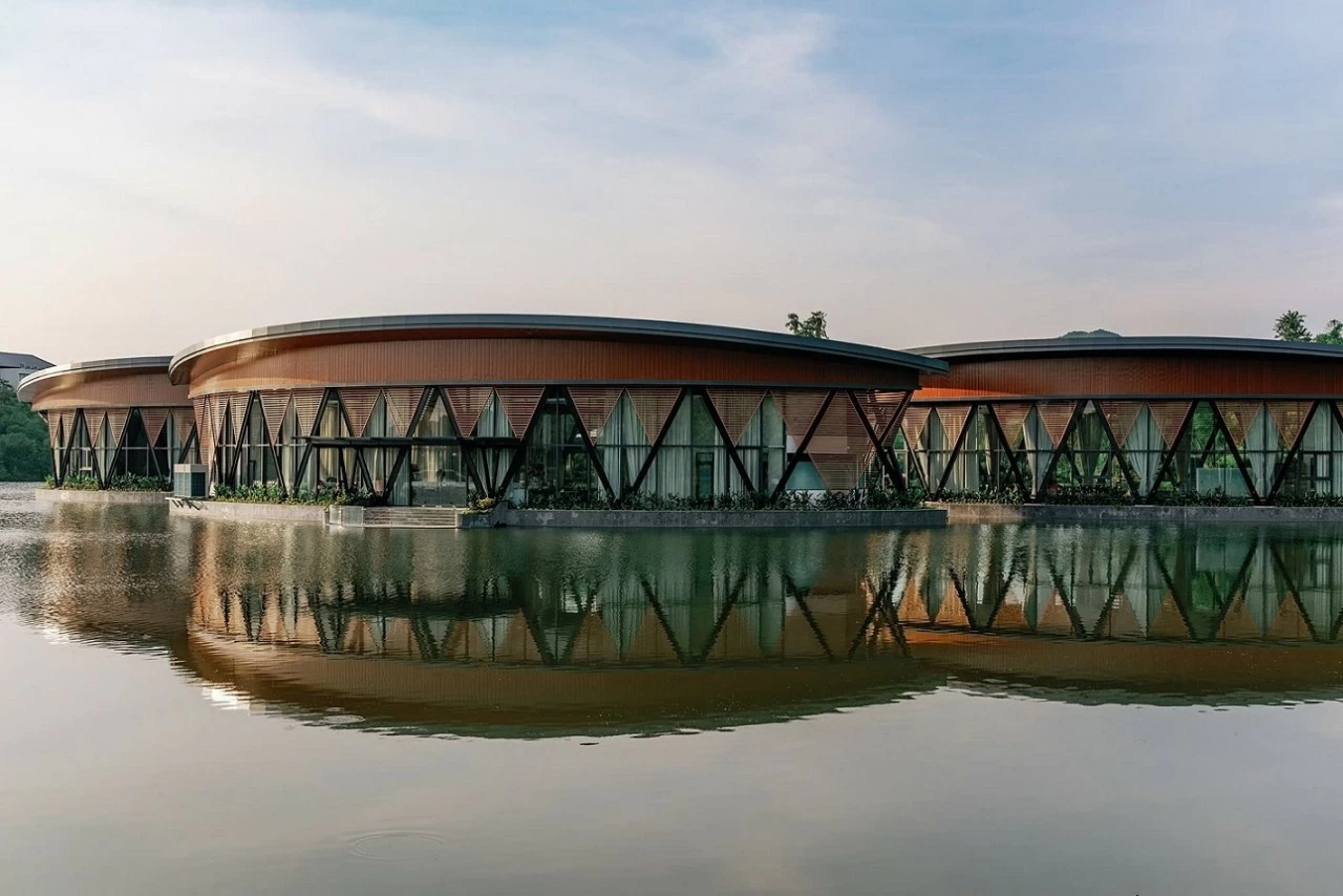 Nhà hàng Lotus - cánh sen thơm ngát giữa Hồ Vua Lê Nhà hàng Lotus - cánh sen thơm ngát giữa Hồ Vua Lê