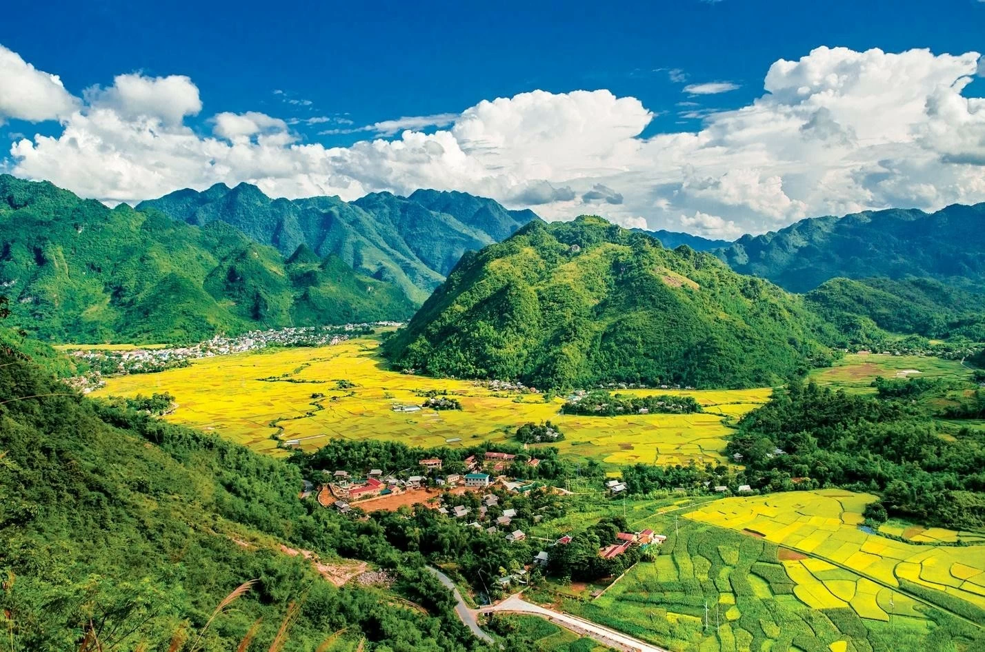 Khám phá thiên nhiên tươi đẹp, bản sắc văn hóa vùng đất Tây Bắc tại Tuần Văn hóa - Du lịch tỉnh Hòa Bình năm 2024 Khám phá thiên nhiên tươi đẹp, bản sắc văn hóa vùng đất Tây Bắc tại Tuần Văn hóa - Du lịch tỉnh Hòa Bình năm 2024