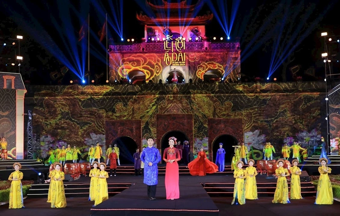 Khai mạc Lễ hội Áo dài du lịch Hà Nội 2024 - định hướng mới cho phát triển du lịch, văn hóa Thủ đô Khai mạc Lễ hội Áo dài du lịch Hà Nội 2024 - định hướng mới cho phát triển du lịch, văn hóa Thủ đô