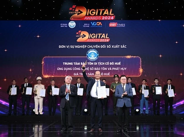 Vinh danh 45 đơn vị và các giải pháp Chuyển đổi số xuất sắc nhất Vinh danh 45 đơn vị và các giải pháp Chuyển đổi số xuất sắc nhất