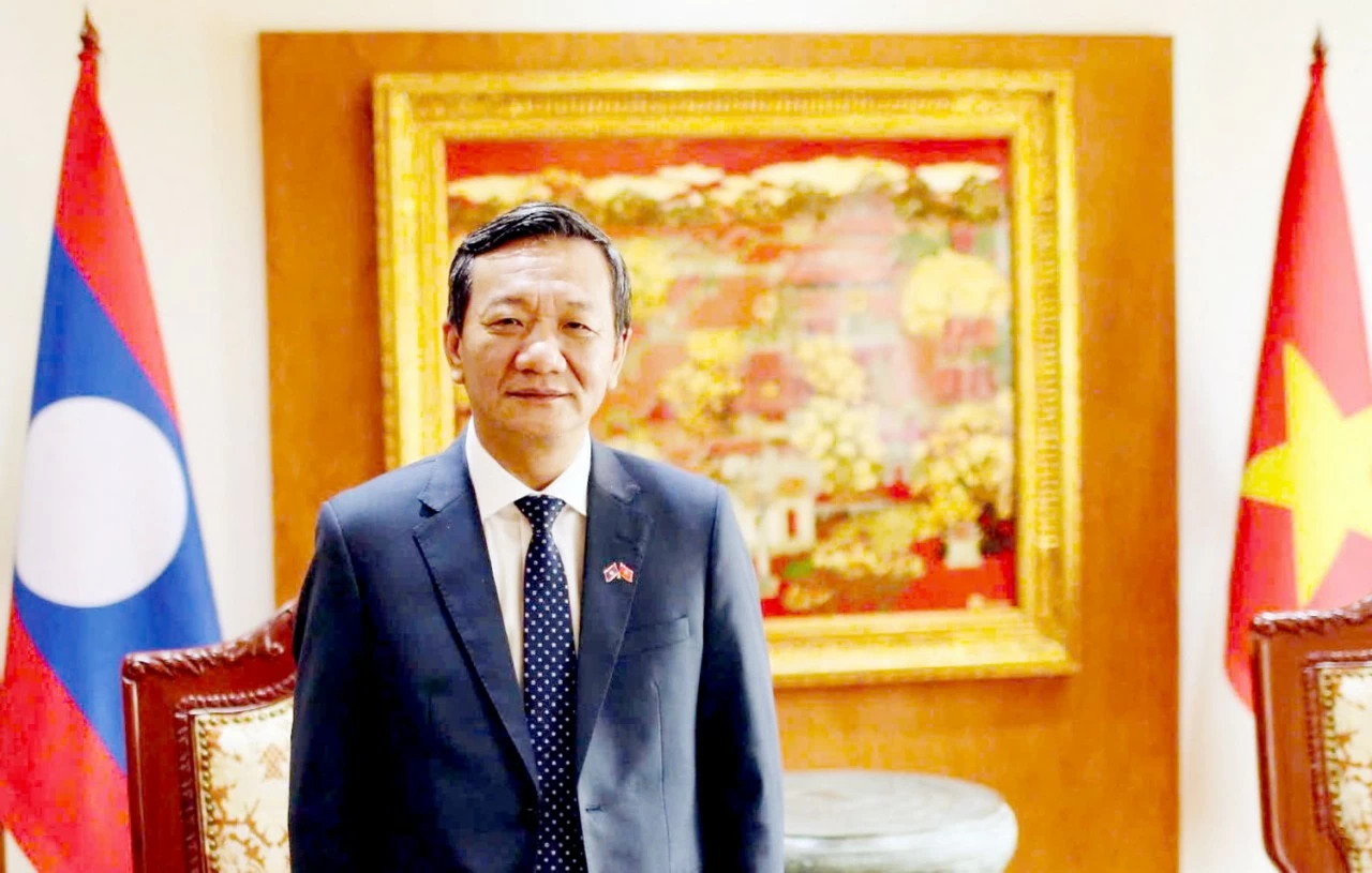 Đại sứ Nguyễn Minh Tâm trả lời phỏng vấn nhân dịp Thủ tướng Chính phủ Phạm Minh Chính tham dự HNCC ASEAN lần thứ 44, 45 và các hội nghị liên quan tại Lào. Đại sứ Nguyễn Minh Tâm trả lời phỏng vấn nhân dịp Thủ tướng Chính phủ Phạm Minh Chính tham dự HNCC ASEAN lần thứ 44, 45 và các hội nghị liên quan tại Lào.