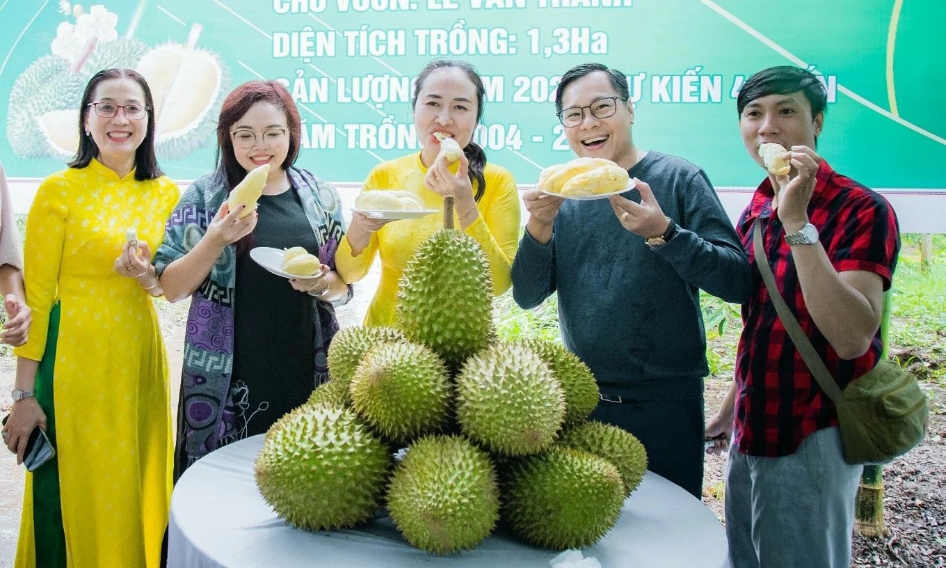Du khách thăm vườn, thưởng thức sầu riêng tại Krông Pắc. (Nguồn: UBND huyện Krông Pắc) Du khách thăm vườn, thưởng thức sầu riêng tại Krông Pắc. (Nguồn: UBND huyện Krông Pắc)