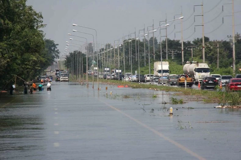 20 tỉnh ngập lụt, Thái Lan điều hơn 30.000 binh sĩ giúp vùng thiên tai 20 tỉnh ngập lụt, Thái Lan điều hơn 30.000 binh sĩ giúp vùng thiên tai