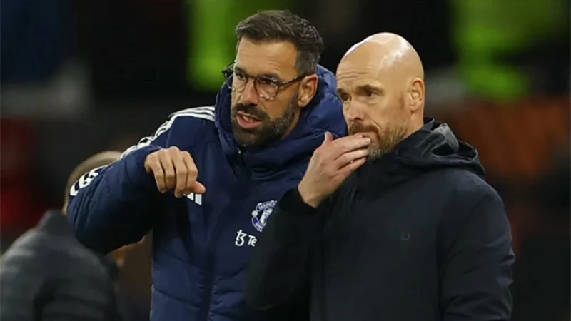 Van Nistelrooy cố vấn chiến thuật cho Ten Hag. Van Nistelrooy cố vấn chiến thuật cho Ten Hag.