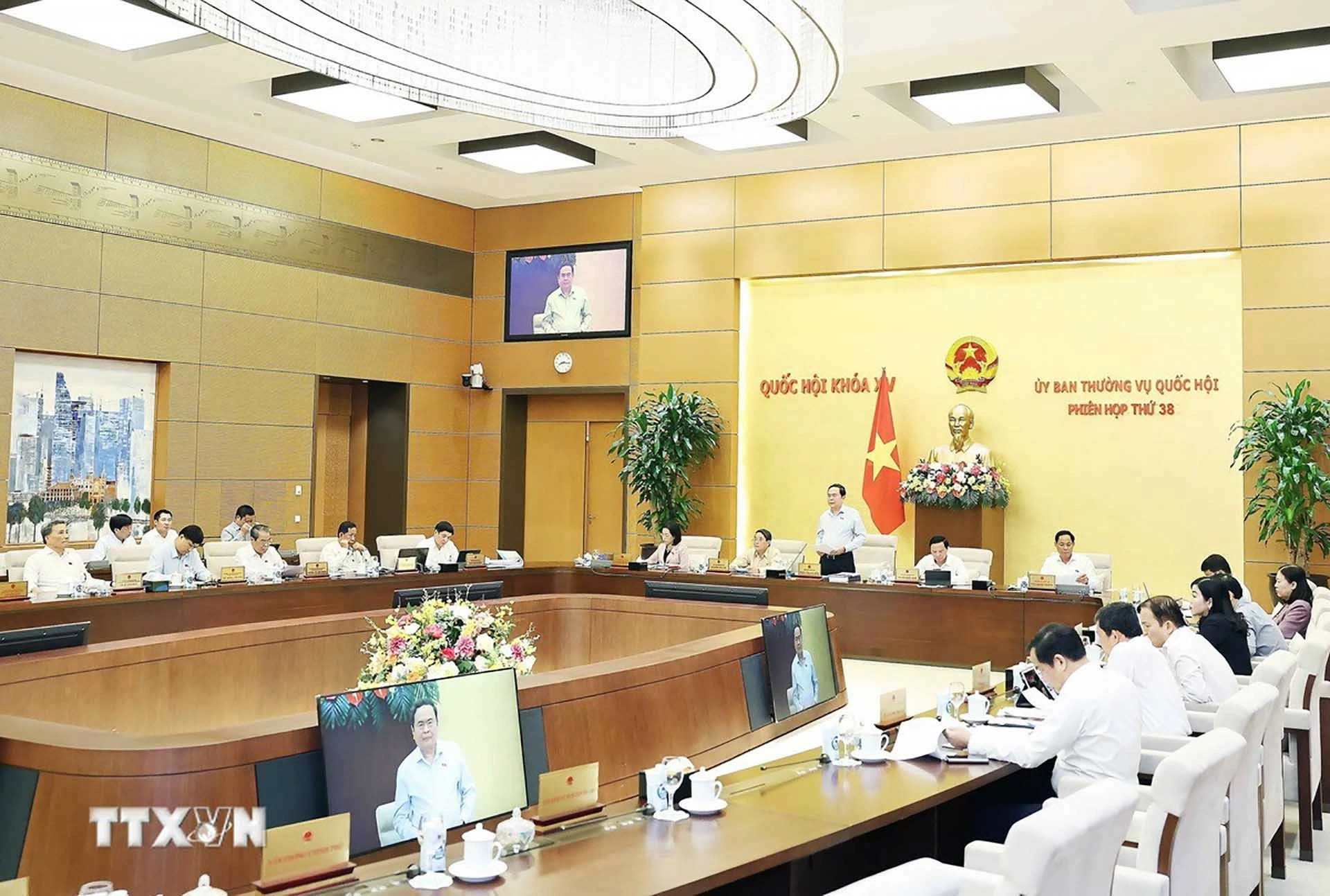 Phiên họp thứ 38 của Ủy ban Thường vụ Quốc hội: Xem xét, cho ý kiến và quyết định 21 nội dung quan trọng Phiên họp thứ 38 của Ủy ban Thường vụ Quốc hội: Xem xét, cho ý kiến và quyết định 21 nội dung quan trọng