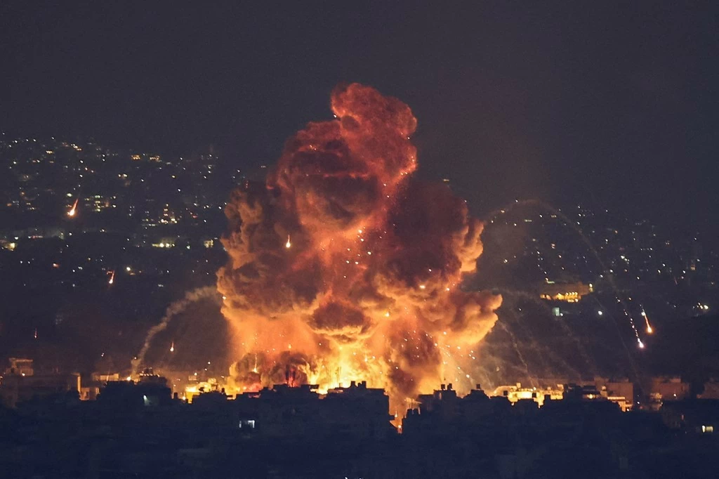 Nổ lớn kinh hoàng ở phía Nam thủ đô của Lebanon, Hezbollah phóng tên lửa tấn công thành phố lớn thứ 3 Israel Nổ lớn kinh hoàng ở phía Nam thủ đô của Lebanon, Hezbollah phóng tên lửa tấn công thành phố lớn thứ 3 Israel