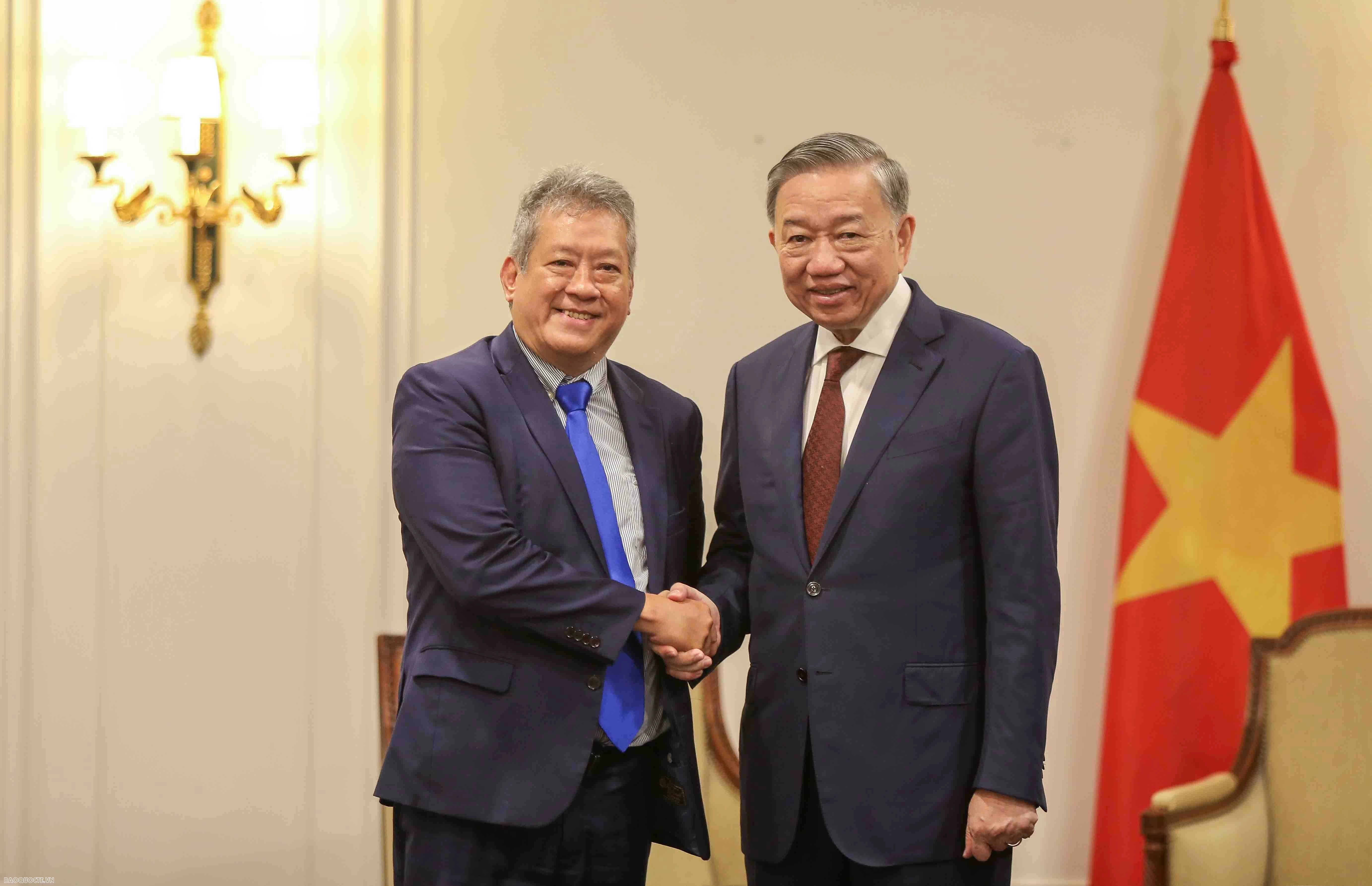 undefined Tiếp hội hữu nghi Pháp