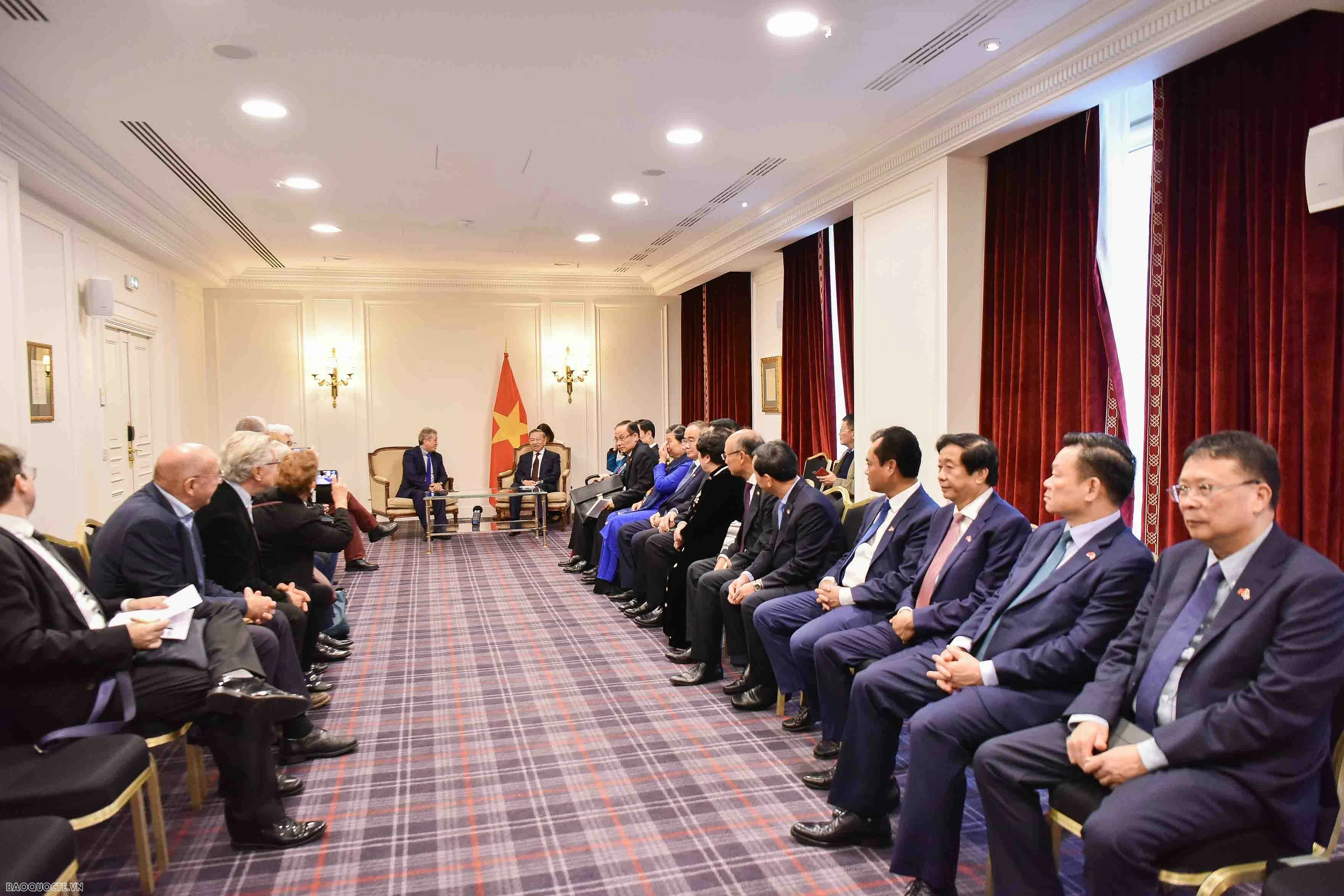 undefined Tiếp hội hữu nghi Pháp