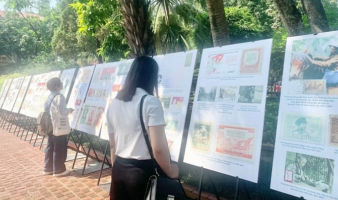 Sự nghiệp vĩ đại của Chủ tịch Hồ Chí Minh sống động qua những con tem Sự nghiệp vĩ đại của Chủ tịch Hồ Chí Minh sống động qua những con tem