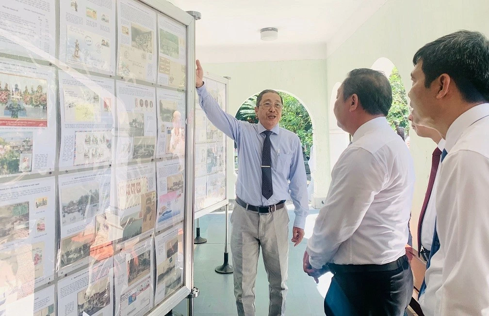 Sự nghiệp vĩ đại của Chủ tịch Hồ Chí Minh sống động qua những con tem Sự nghiệp vĩ đại của Chủ tịch Hồ Chí Minh sống động qua những con tem