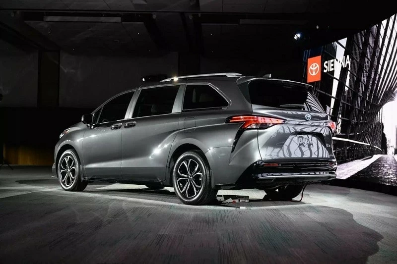 Cận cảnh Toyota Sienna 2025 vừa ra mắt tại Mỹ, giá từ 946 triệu đồng Cận cảnh Toyota Sienna 2025 vừa ra mắt tại Mỹ, giá từ 946 triệu đồng