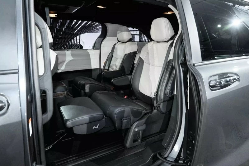 Cận cảnh Toyota Sienna 2025 vừa ra mắt tại Mỹ, giá từ 946 triệu đồng Cận cảnh Toyota Sienna 2025 vừa ra mắt tại Mỹ, giá từ 946 triệu đồng