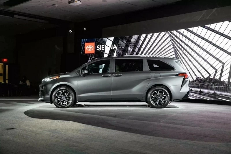 Cận cảnh Toyota Sienna 2025 vừa ra mắt tại Mỹ, giá từ 946 triệu đồng Cận cảnh Toyota Sienna 2025 vừa ra mắt tại Mỹ, giá từ 946 triệu đồng