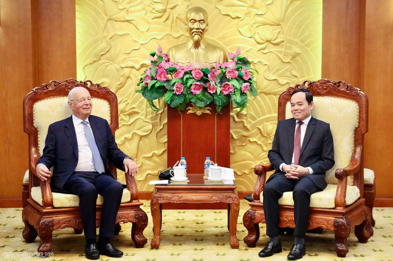 Ngày 7/10, tại trụ sở Ban Kinh tế Trung ương, Trưởng Ban Kinh tế Trung ương Trần Lưu Quang đã tiếp Giáo sư Klaus Schwab, Nhà sáng lập kiêm Chủ tịch điều hành Diễn đàn Kinh tế thế giới (WEF). (Ảnh: Anh Sơn) Ngày 7/10, tại trụ sở Ban Kinh tế Trung ương, Trưởng Ban Kinh tế Trung ương Trần Lưu Quang đã tiếp Giáo sư Klaus Schwab, Nhà sáng lập kiêm Chủ tịch điều hành Diễn đàn Kinh tế thế giới (WEF). (Ảnh: Anh Sơn)