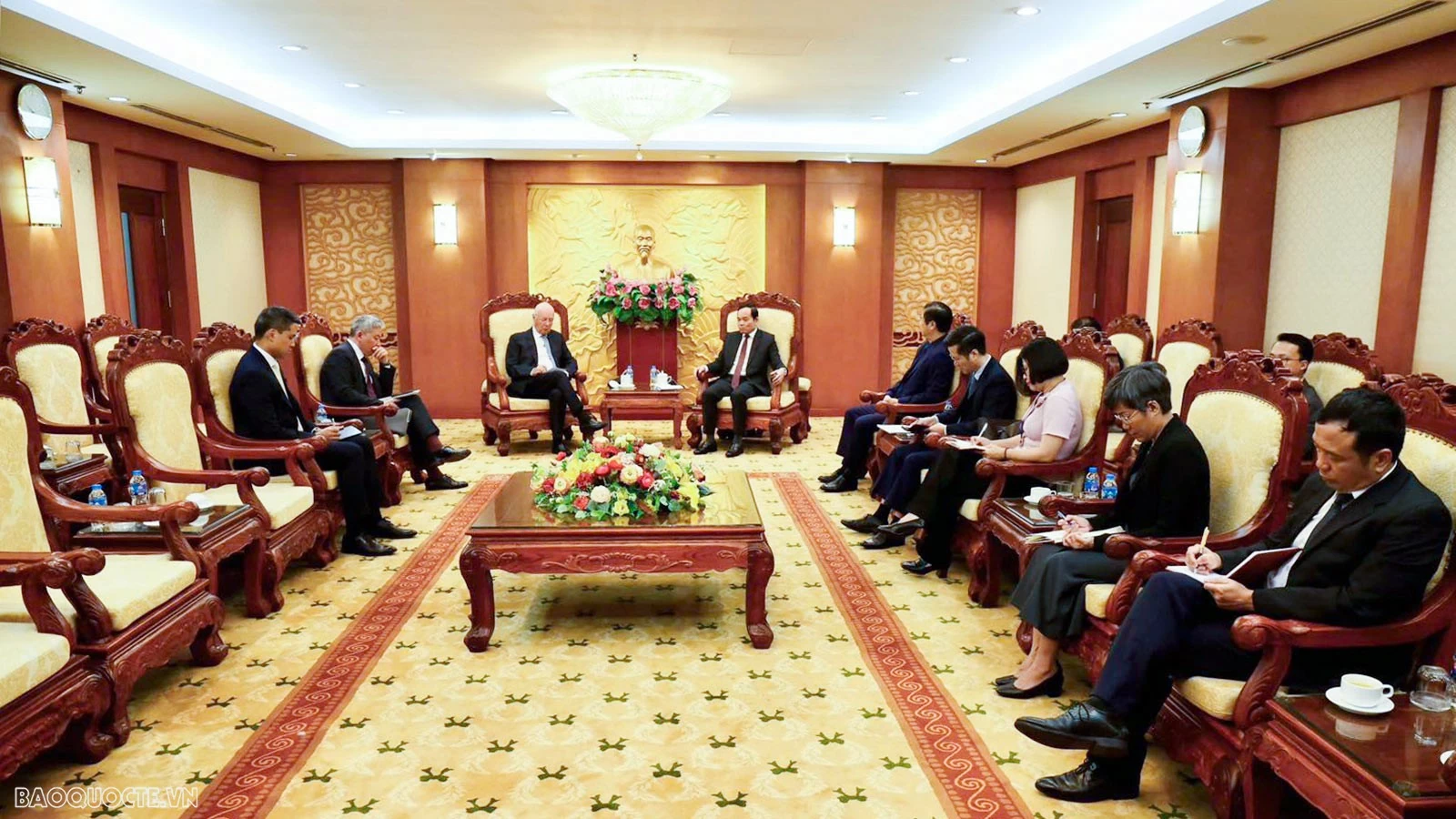 Ngày 7/10, tại trụ sở Ban Kinh tế Trung ương, Trưởng Ban Kinh tế Trung ương Trần Lưu Quang đã tiếp Giáo sư Klaus Schwab, Nhà sáng lập kiêm Chủ tịch điều hành Diễn đàn Kinh tế thế giới (WEF). (Ảnh: Anh Sơn) Ngày 7/10, tại trụ sở Ban Kinh tế Trung ương, Trưởng Ban Kinh tế Trung ương Trần Lưu Quang đã tiếp Giáo sư Klaus Schwab, Nhà sáng lập kiêm Chủ tịch điều hành Diễn đàn Kinh tế thế giới (WEF). (Ảnh: Anh Sơn)