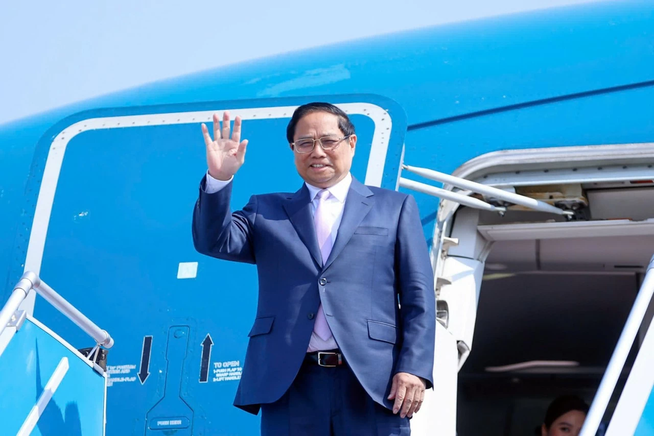 Thủ tướng Phạm Minh Chính tới Viêng-Chăn, Lào dự Hội nghị cấp cao ASEAN lần thứ 44, 45 và các Hội nghị cấp cao liên quan. Thủ tướng Phạm Minh Chính tới thủ đô Vientiane, bắt đầu chuyến tham dự Hội nghị cấp cao ASEAN 44, 45